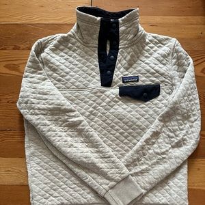 Patagonia quilted pullover, size S, cream/navy. Only worn 2-3 times!